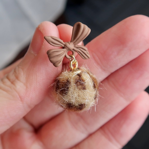 Handmade PomPom Ribbon Earring - Picture 3 of 4